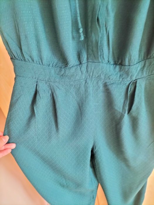 Zielony kombinezon marki Promod rozmiar S stan bardzo dobry.