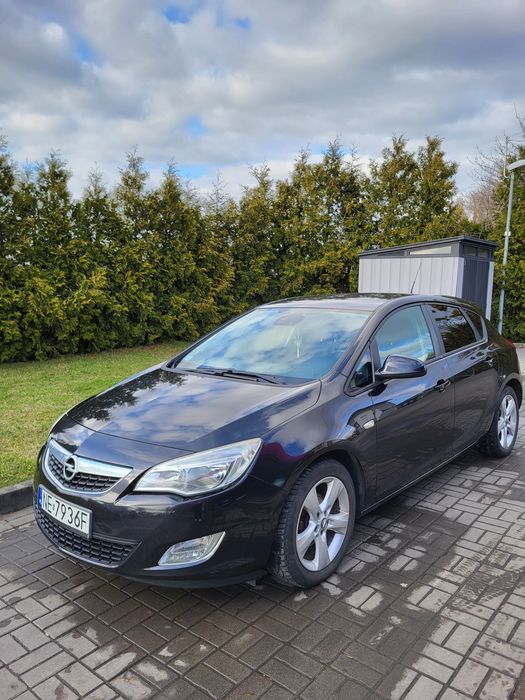Opel Astra J 2011