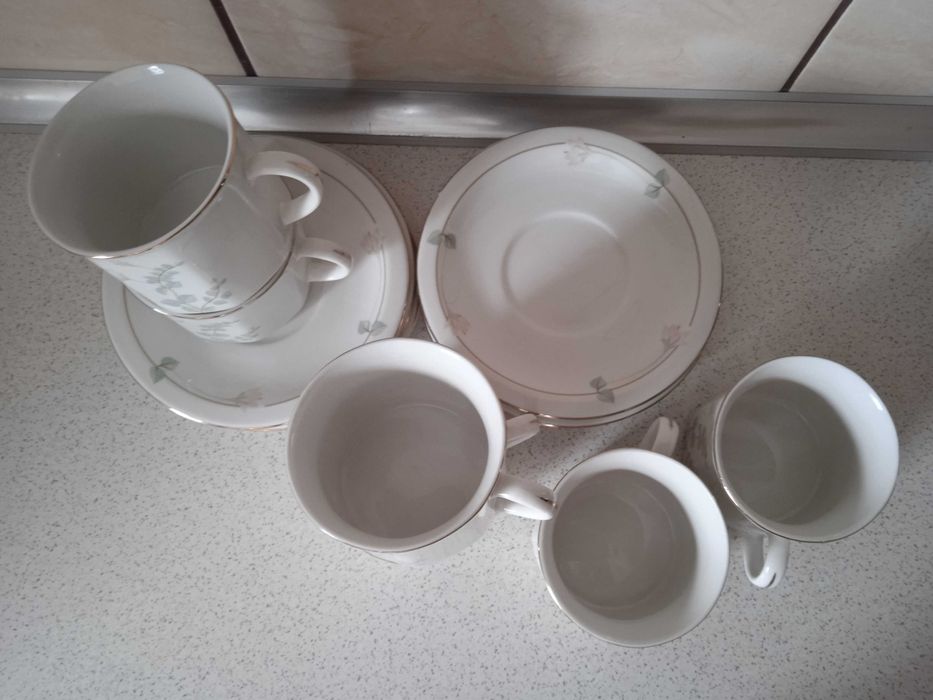 Filiżanki z talerzykami, komplet filiżanek porcelana 6 szt. PRL, retro