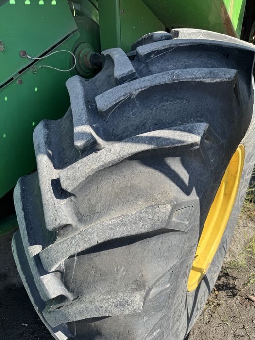 Комбайн зерноуборочный John Deere 1065