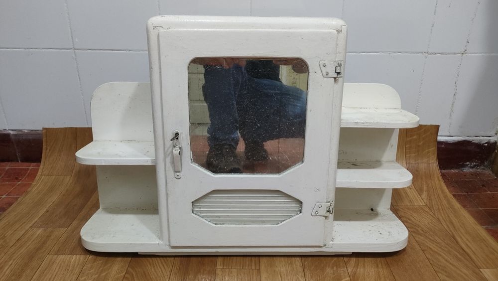 Armário parede antigo