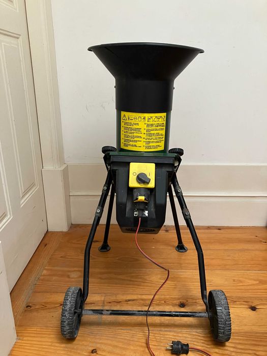 Triturador de jardim elétrico Black and Decker GA 1700e
