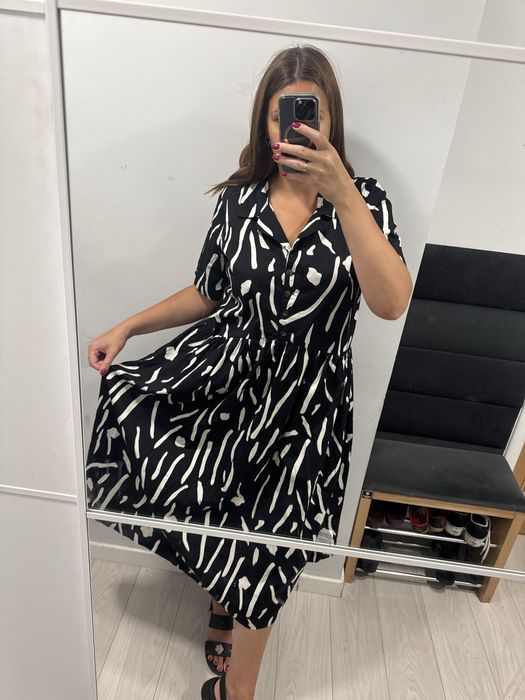 Czarna nie długa oversize sukienka z kołnierzykiem koszulowa