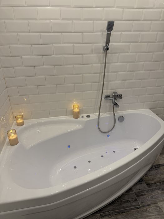 Квартира з Джакузі подобово , пр. Михайла Лушпи, 5 навпроти ТЦ  LAVINA