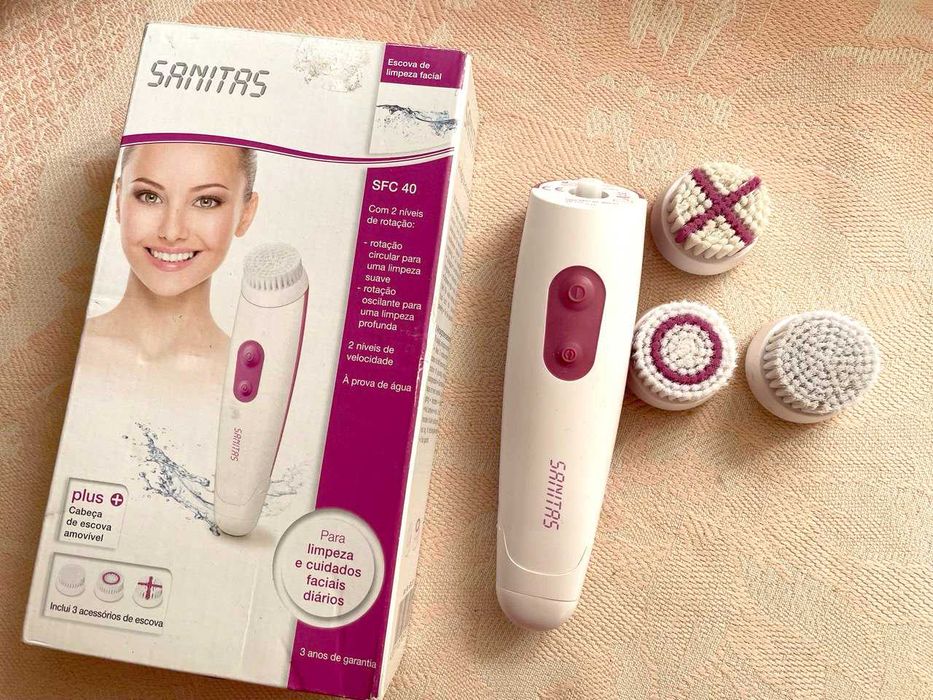 Щітка для очищення обличчя німецького бренду Sanitas з насадками