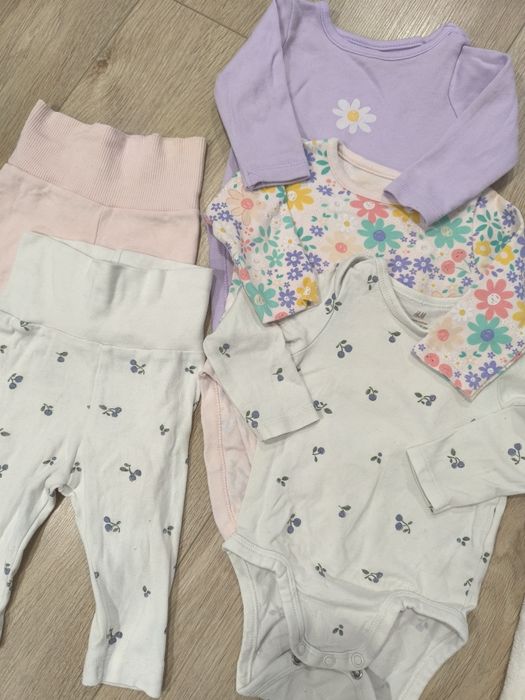 Paka ubrań 62 body, spodnie bluza, czapki