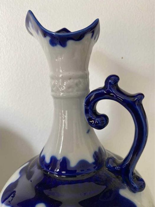 garrafa e taça em porcelana francesa