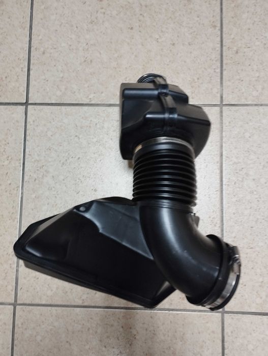 BMW 3 G20 Воздуховод з резонатором коллектор 13718656981