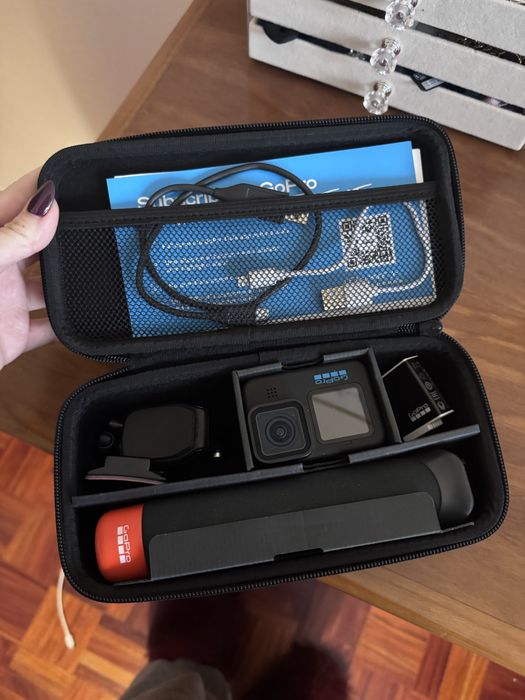 GoPro Hero 11 (com acessórios e bolsa originais)