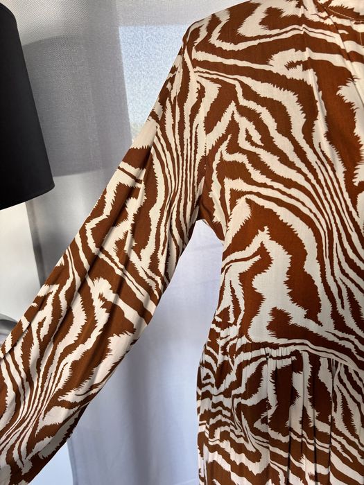 Vestido comprido, novo, padrão Zebra em camel e branco