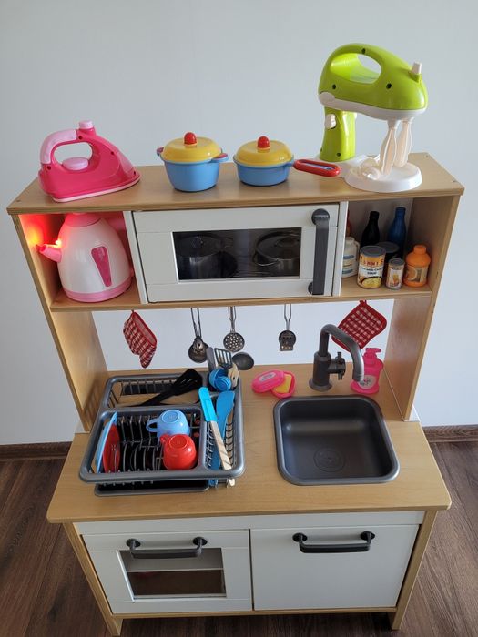 Kuchnia IKEA dla dzieci z wyposażeniem