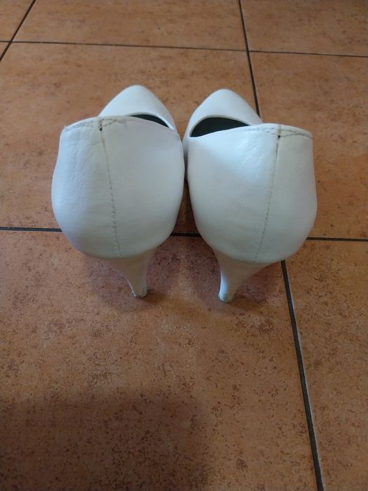 Sprzedam biale weselne buty