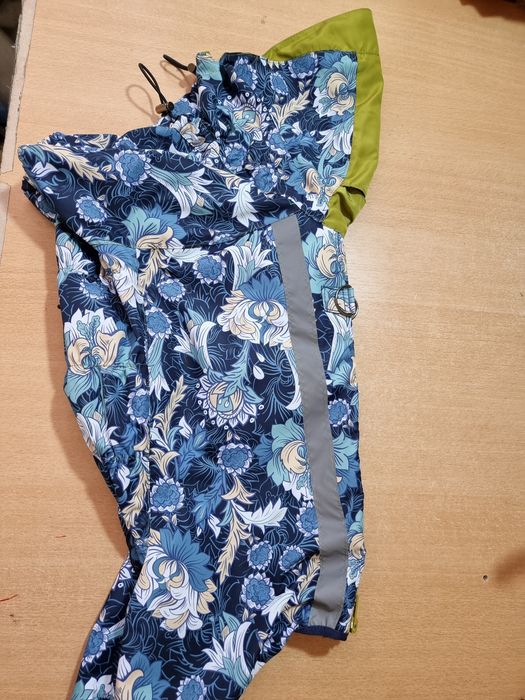 Різний одяг на собак та котів, є розпродаж та пошиття по вашим замірам