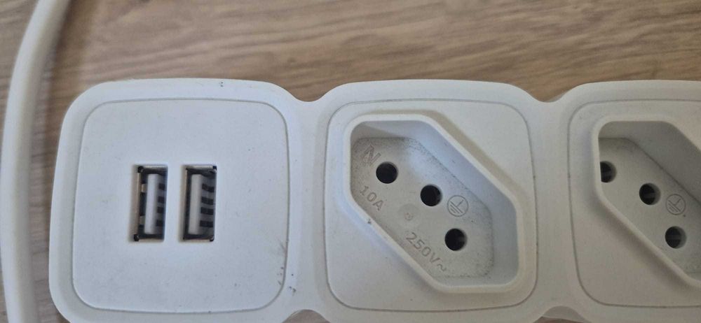 Tomada EPE 204 USB2 Intelbras + Protector eletrico Profissional