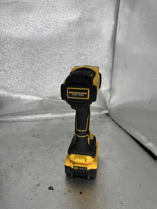 Гайковерт ударный аккумуляторный DeWALT DCF894 комплект гайковерт
