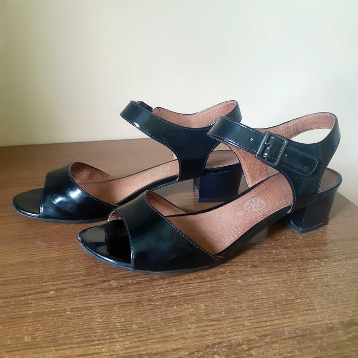 Босоніжки, лакована шкіра, розм. 39 G