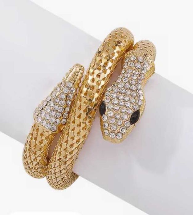 Colar e pulseira  em dourado e com Strass