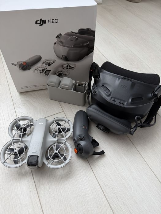 Квадрокоптер DJI NEO Motion Fly More Combo