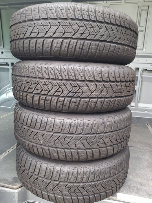 Зимовий PIRELLI 205 60 16