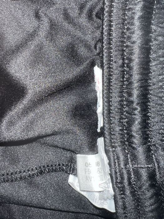 Krótkie spodenki czarne Adidas idealne na WF