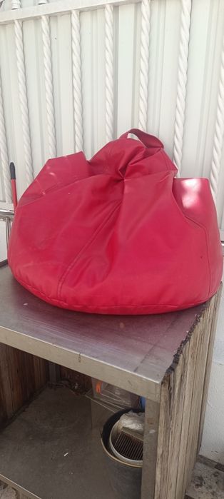 Puff grande com asa , vermelho ruby
