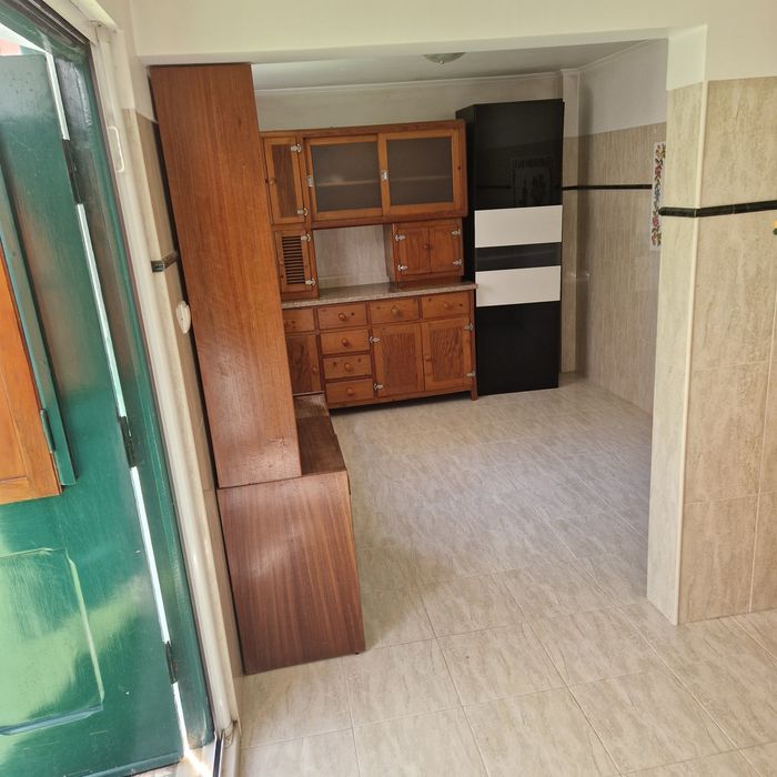 Aluga-se moradia T3  Caselas / Restelo lo
