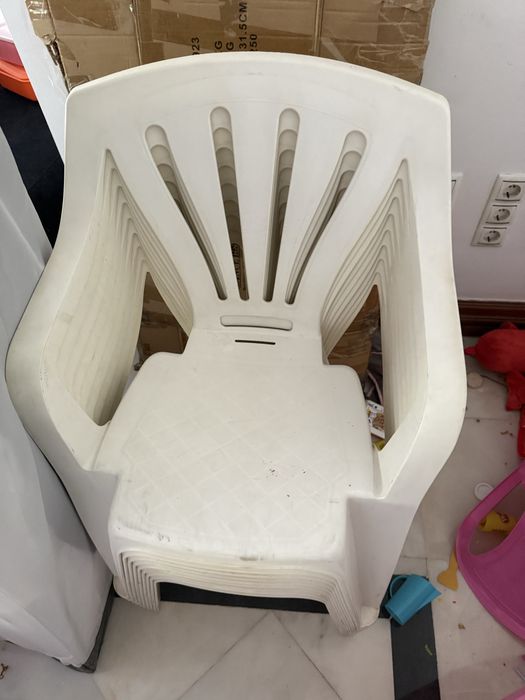 9 cadeiras plastico