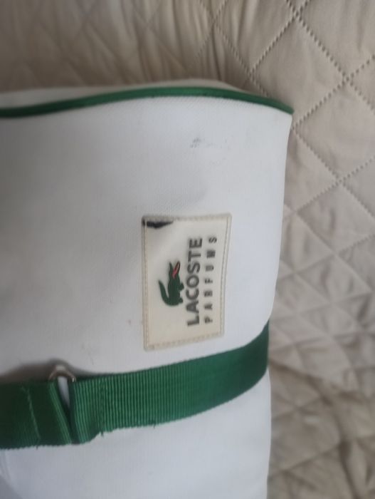 Saco de viagem da. Marca Lacoste.
