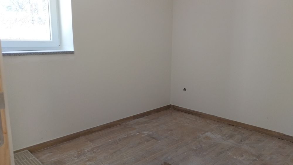 Prédio com 7 ou 8 habitações para recuperar em Pindelo