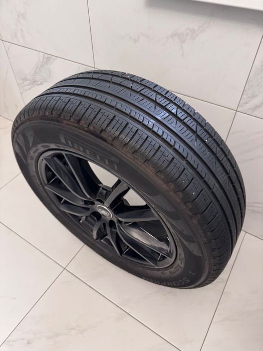 Оригінальні комплект дисків Range Rover R19 з резиною Pirelli 235/65