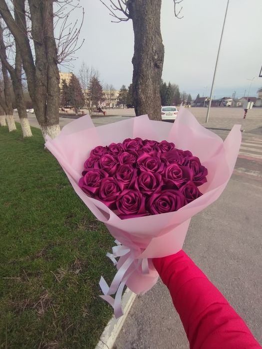 Нежные атласные розы , букетик