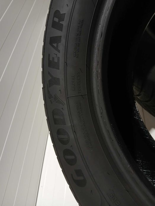 235/60 R18 opony całoroczne Goodyear 2 szt DOT 2024