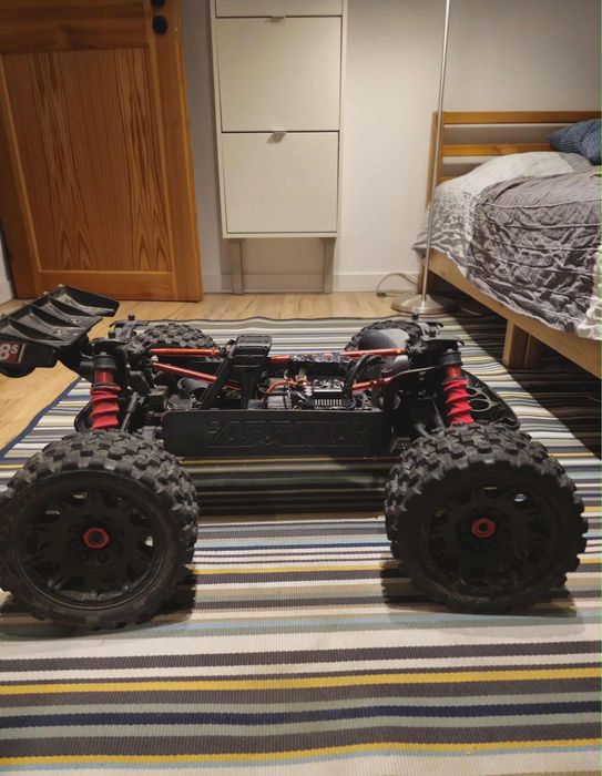 Arrma outcast 8s 1/5 rc warto przeczytac opis plus pakiety 9000mha