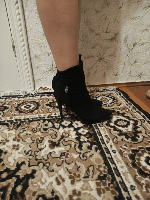 Замшеві сапожки Karollina