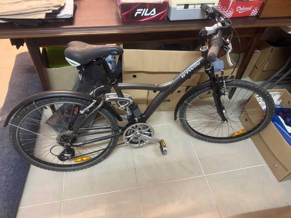 Bicicleta urbana ou de senhora da Decatlhon com suspensão total  - COMO NOVA
