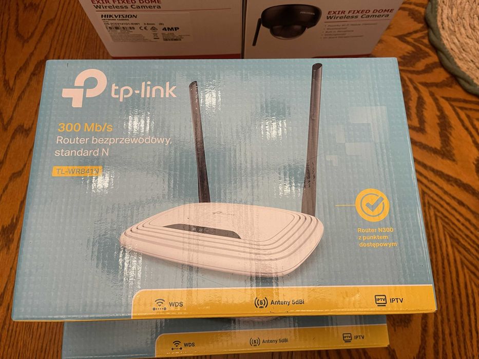 Zestaw monitoringu Hikvision, 4x Kamera Wi-Fi, Rejestrator, 2 Routery