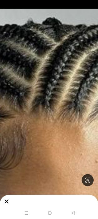 Faço todo tipo de tranças , preço acessível