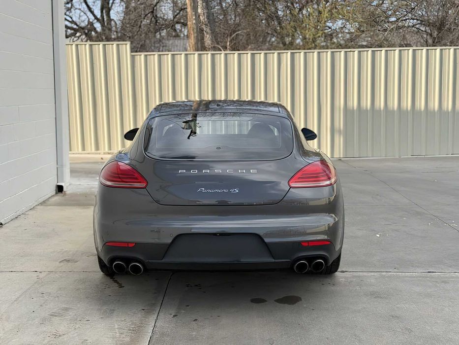 Porsche Panamera 4S      2015
