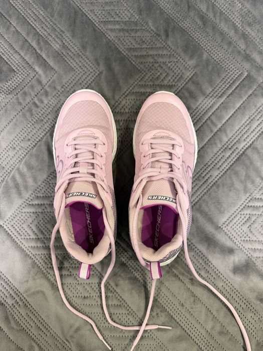 Продам кроссовки для девочки