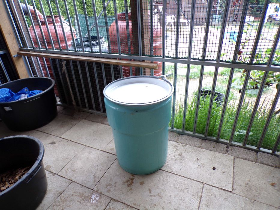 Beczka metalowa 60 l,używana