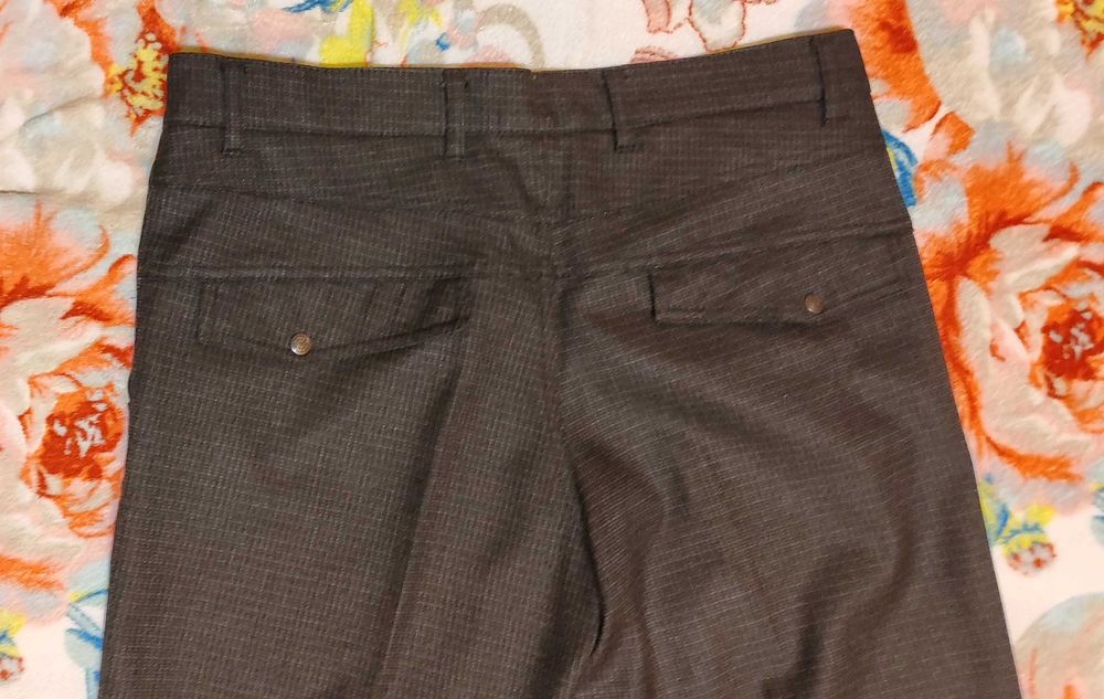 Брюки чоловічі в клітинку у діловому стилі