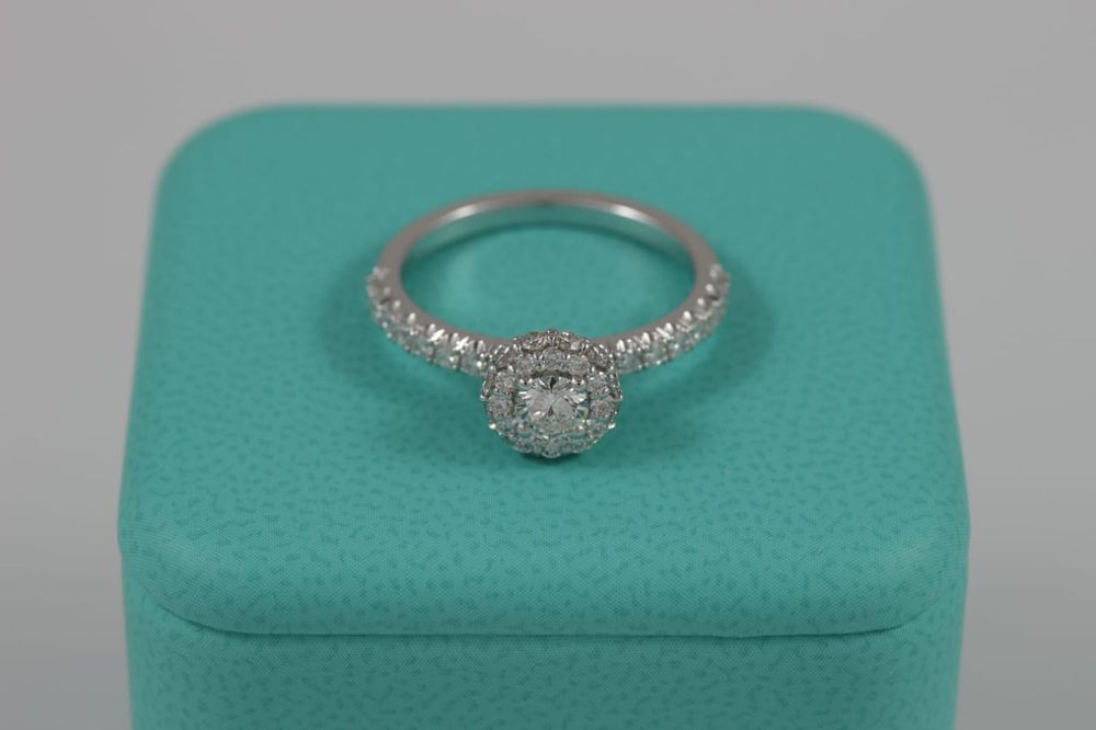 Золотое кольцо с бриллиантами