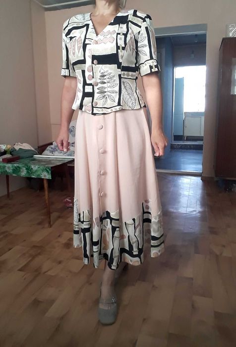 Костюм (юбка и пиджак) р.46-48