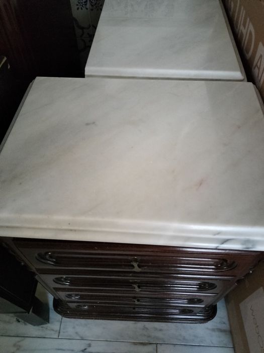 2 Mesas de cabeceira