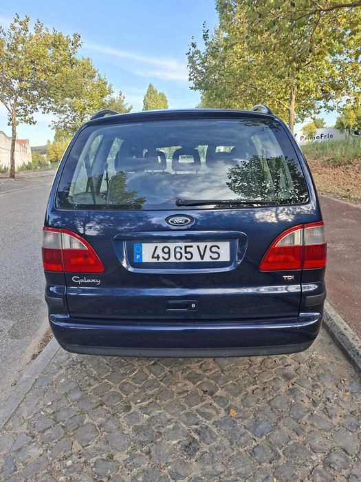 Ford Galaxy com caixa automática