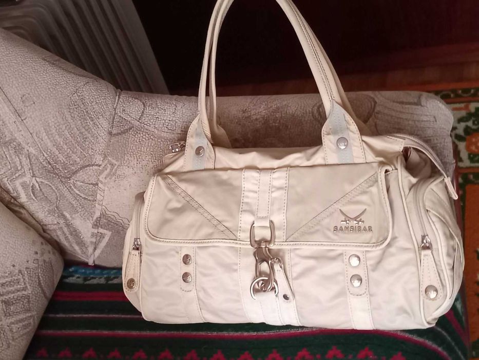 женские и мужские сумки.