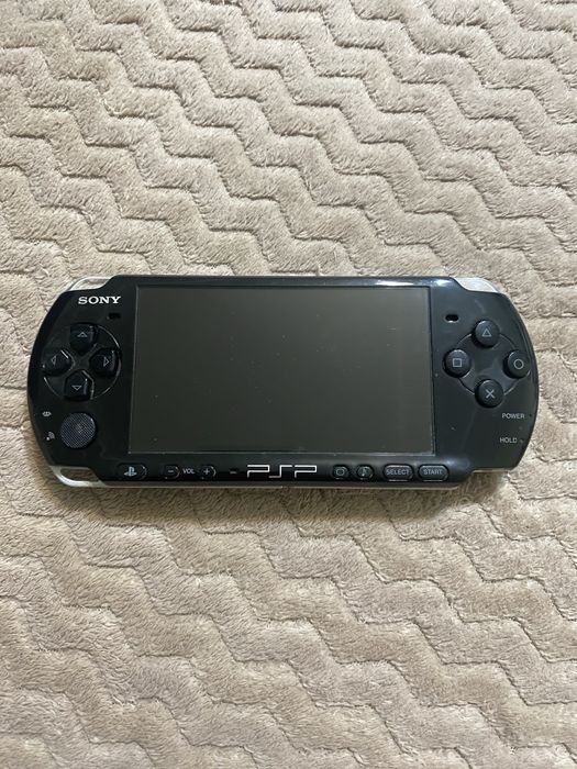Sony PSP-3004 + зарядка + карта пам’яті 8 ГБ
