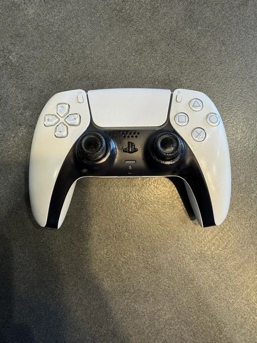 Продам PS5 (Fat,Blu-Ray) в идеальном состояние.Не ps4,не Xbox