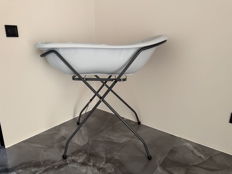 Дитяча ванночка з підставкою