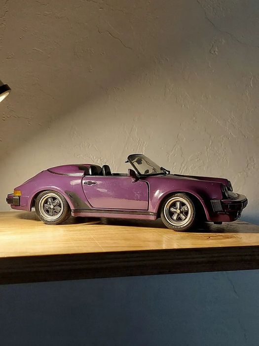 Модель 1/18  Porsche Carrera GT Maisto